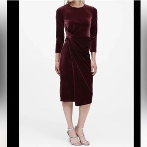 Banana Republic Women's Velvet Twist Midi Dress in Burgundy - size 4 Tall